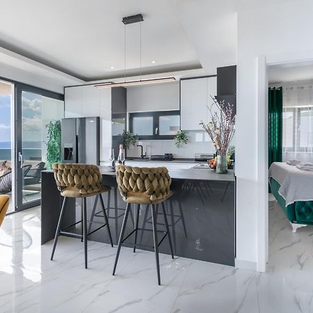 Lux Penthouse Panoramic View With Jacuzzi Apartman Makarska Kültér fotó
