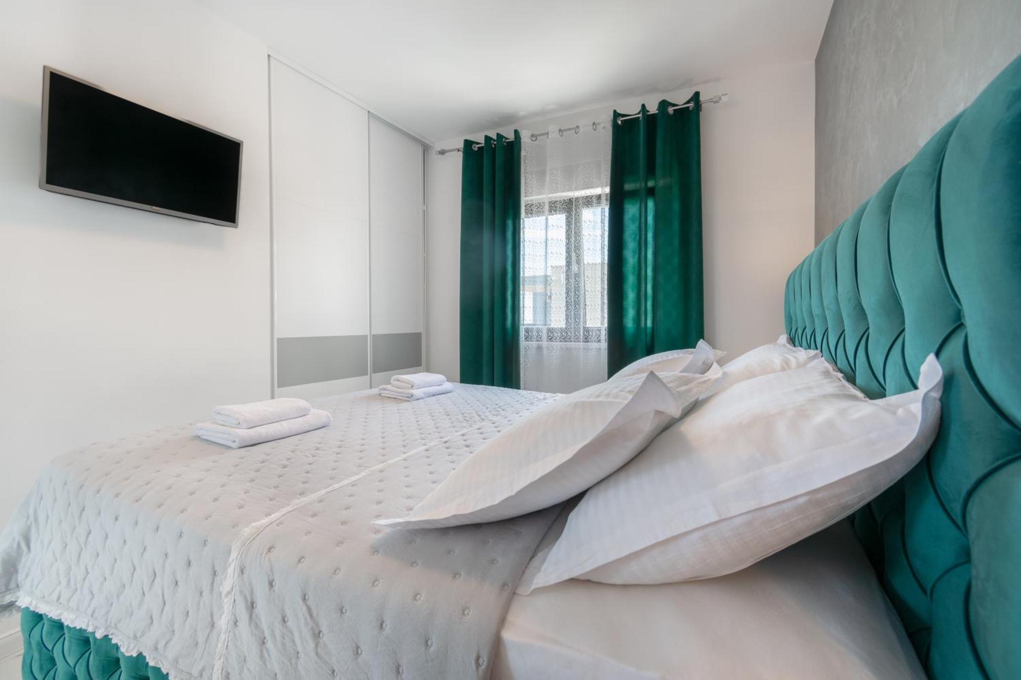 Lux Penthouse Panoramic View With Jacuzzi Apartman Makarska Kültér fotó