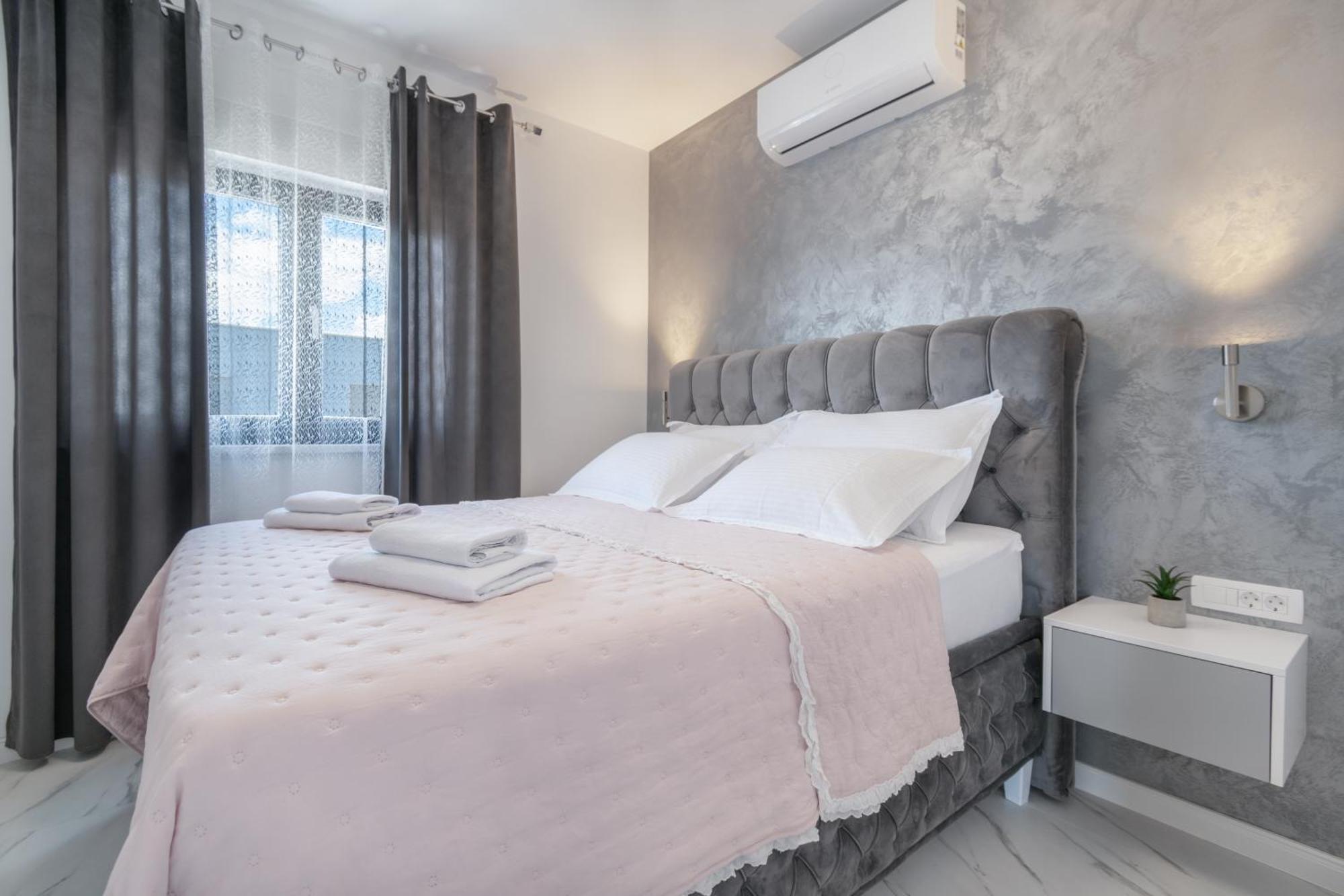 Lux Penthouse Panoramic View With Jacuzzi Apartman Makarska Kültér fotó
